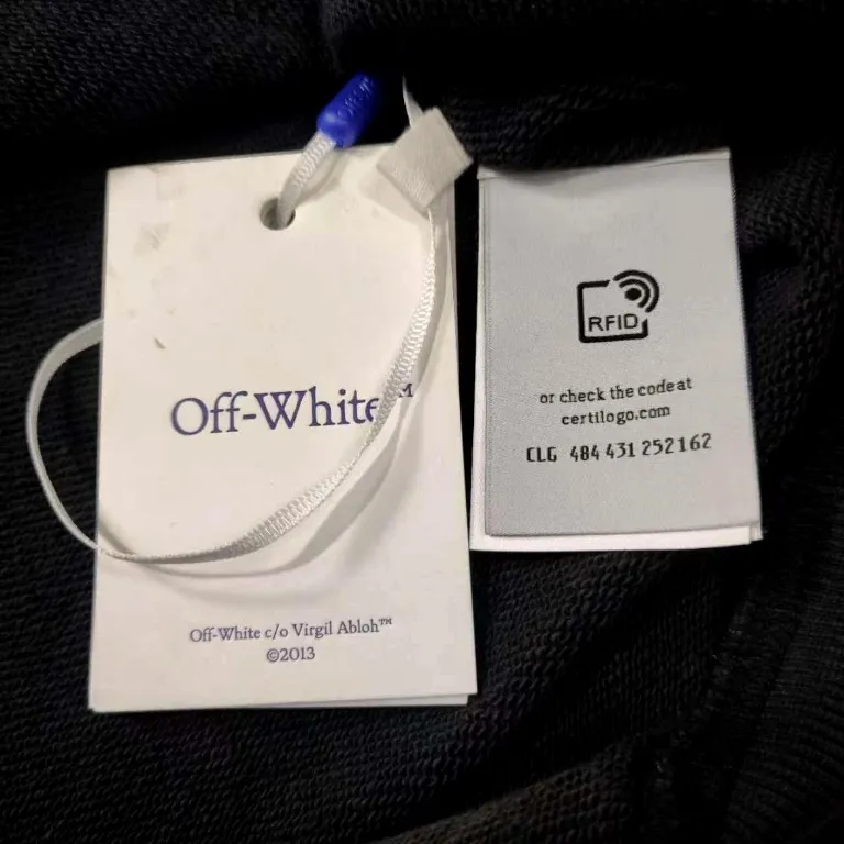 Top tested version OFF oil painting old man WHITE hooded sweatshirt OW jacket hoodie oversize same style for male and female couples celebrities. As a street fashion art in the luxury ranks, off white has always attracted many fans with its classic logo and trendy creativity. Not only is it an understanding of fashion, off white also intuitively reflects ♻️ environmental awareness in many works, and treats the world gently.  The kangaroo pocket adopts a special machine crimping process with externally shaped wiring. The brim of the hat is designed with threads, which is the first thing to look at when appraising.   The fabric is made of 480g terry cotton fabric with full drape.  Color: Black Size: XS-L P:430